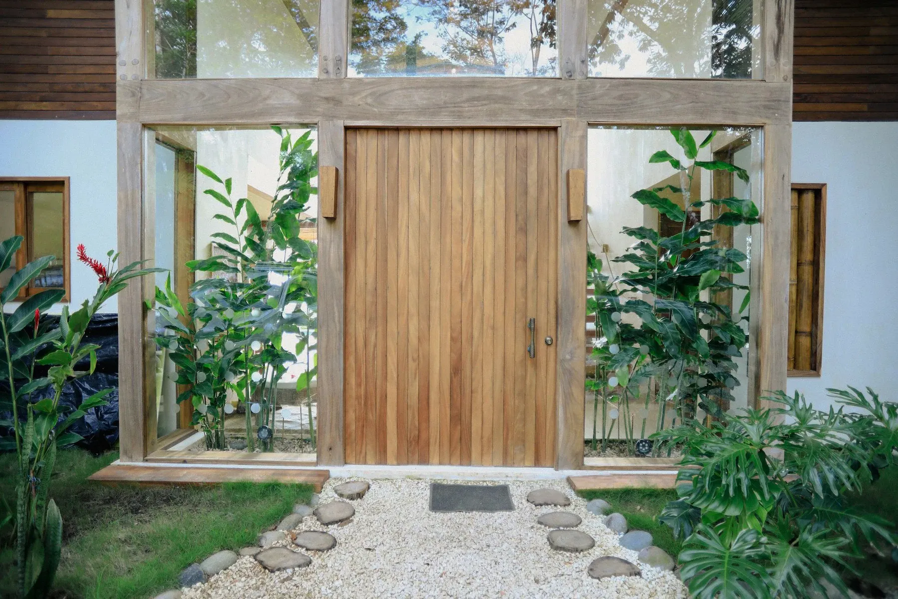 Three Beautifully Styled Homes with Ocean View Just Minutes from the Beach in Santa Teresa - image 4