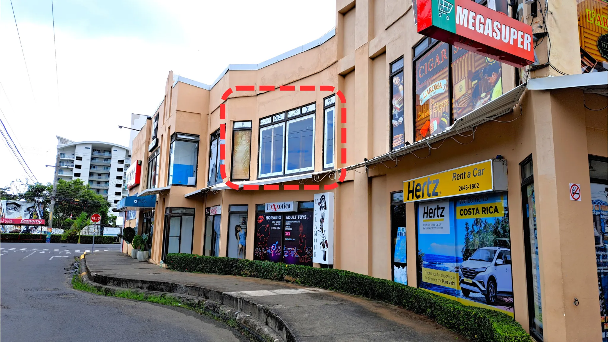 Shop Space with Loft in Jacó’s downtown Plaza Coral for Sale or Rent - image 3