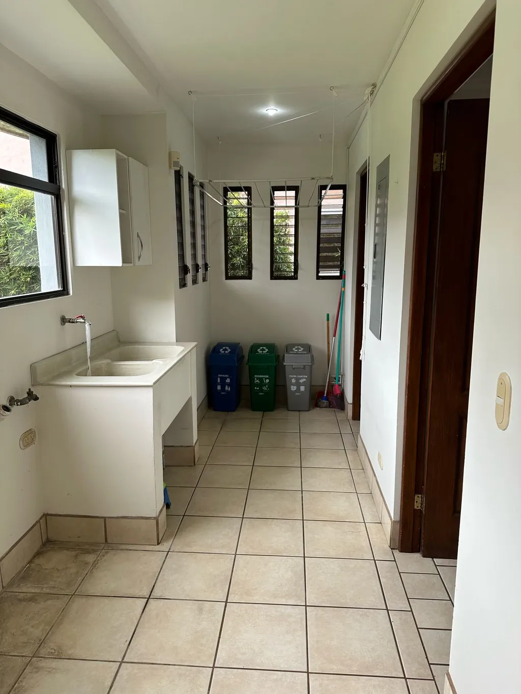 3-Bed Home Town House for rent in Condominium in Santa Ana - image 8