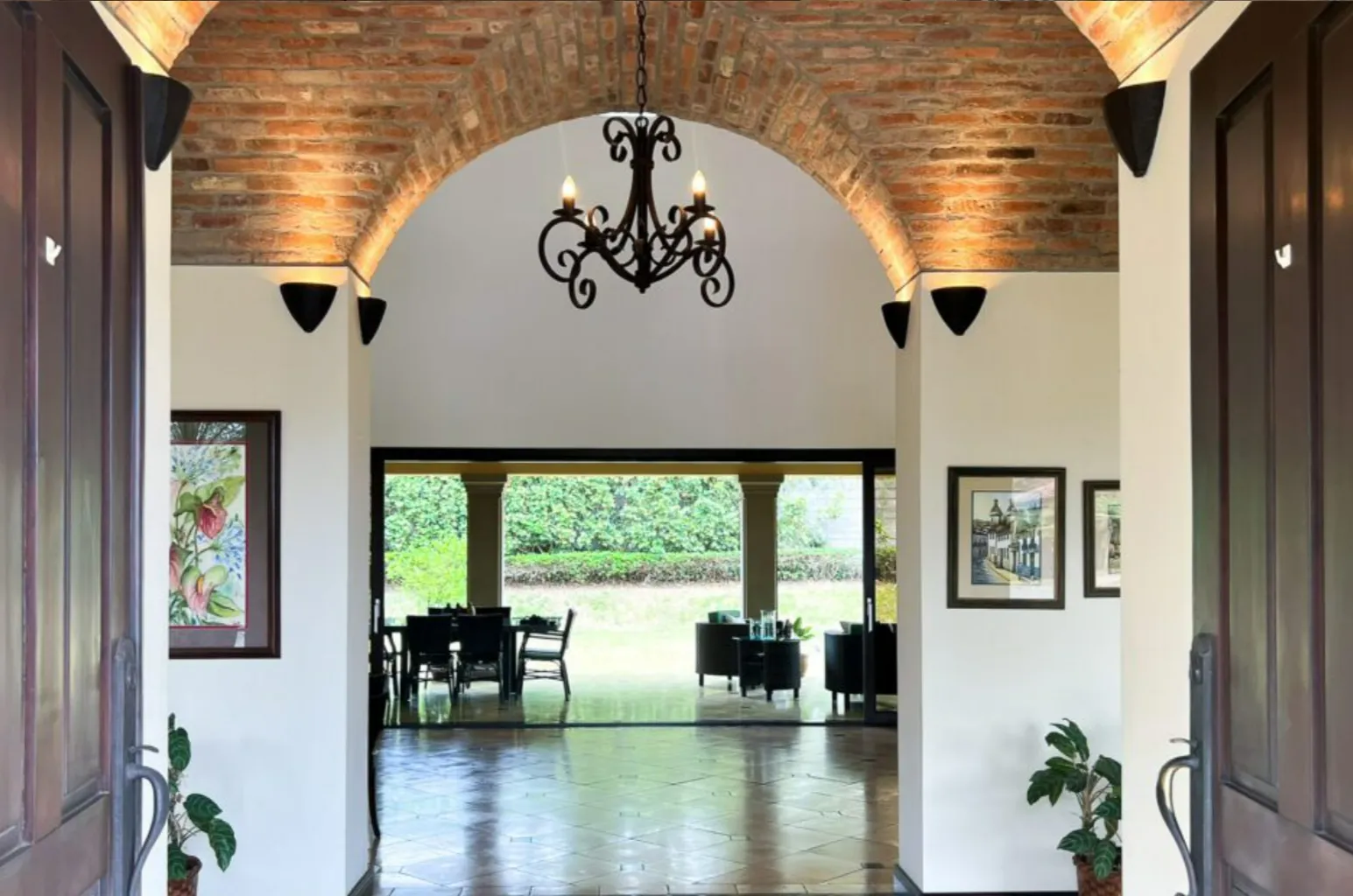 LUXURIOUS SUN VALLEY HOUSE IN SAN JOSE, COSTA RICA - image 6