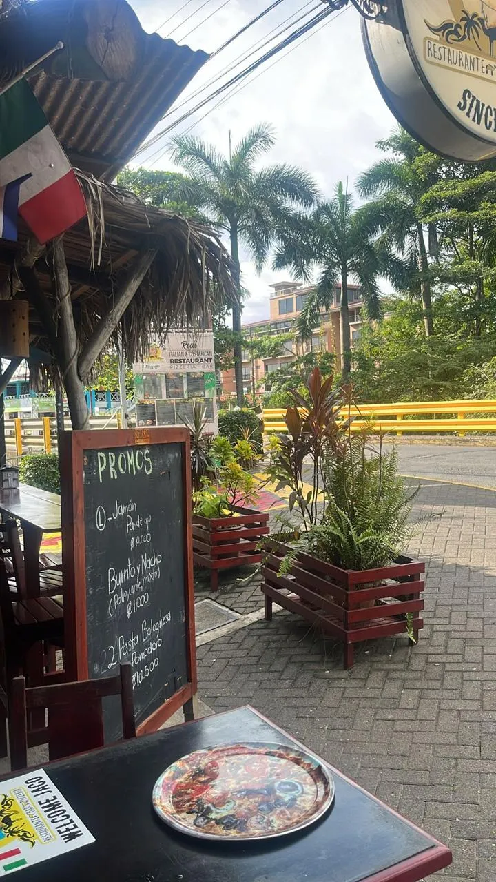 Jacó’s Iconic Italian Restaurant - image 8
