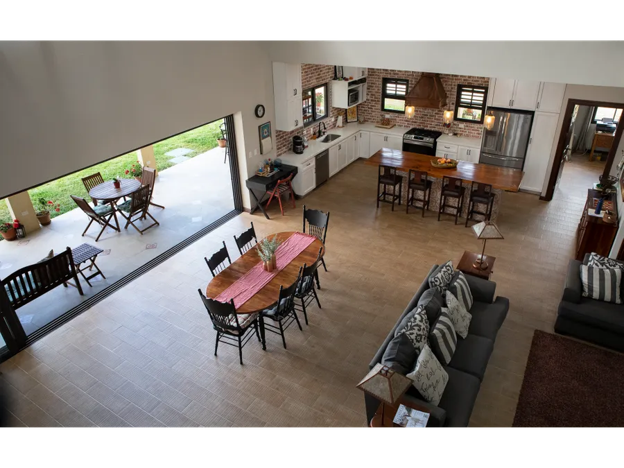 For Sale: Exclusive Luxury Residence in Gated Community – Santa Ana - image 9