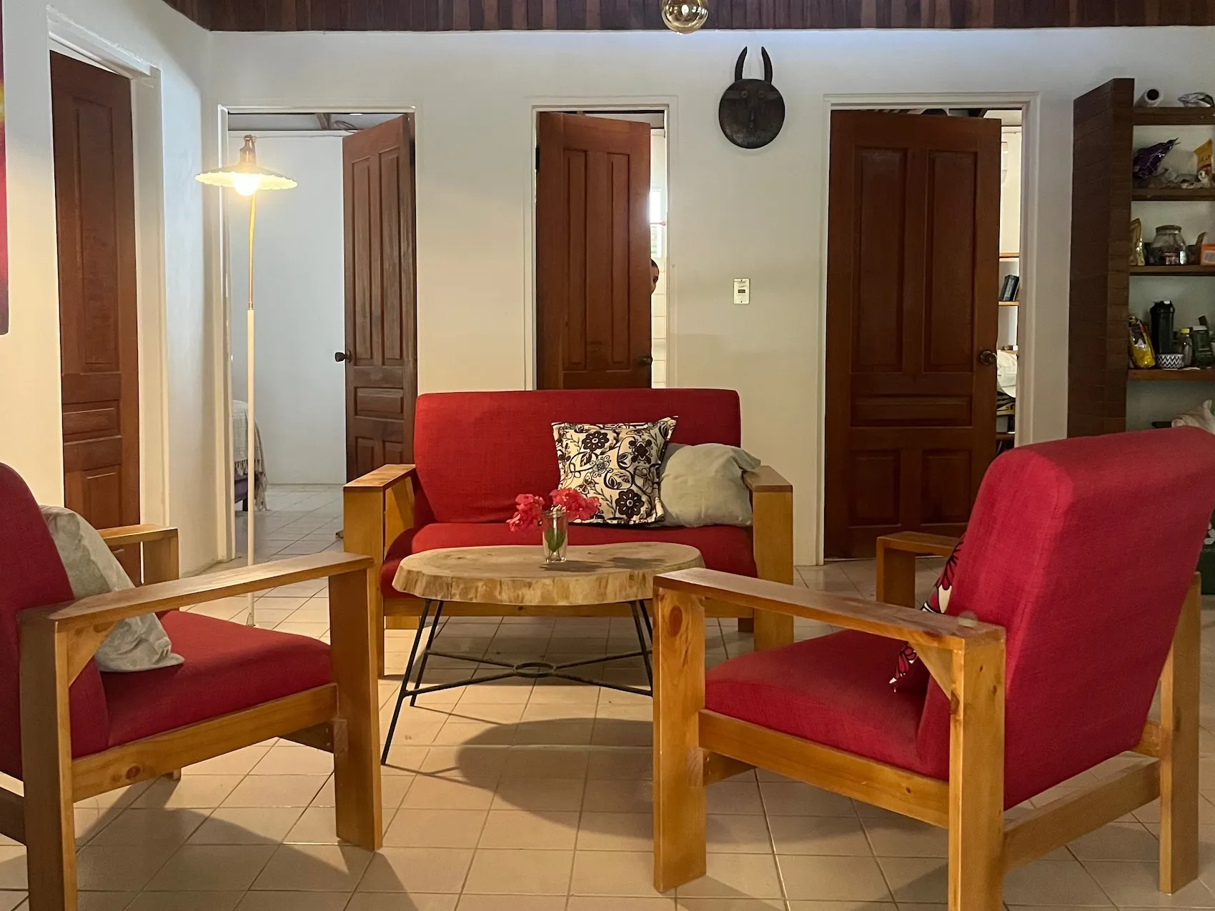 Cozy 3-Bedroom Home on 859m² Lot, Just Steps from the Ocean in Santa Teresa North - image 7