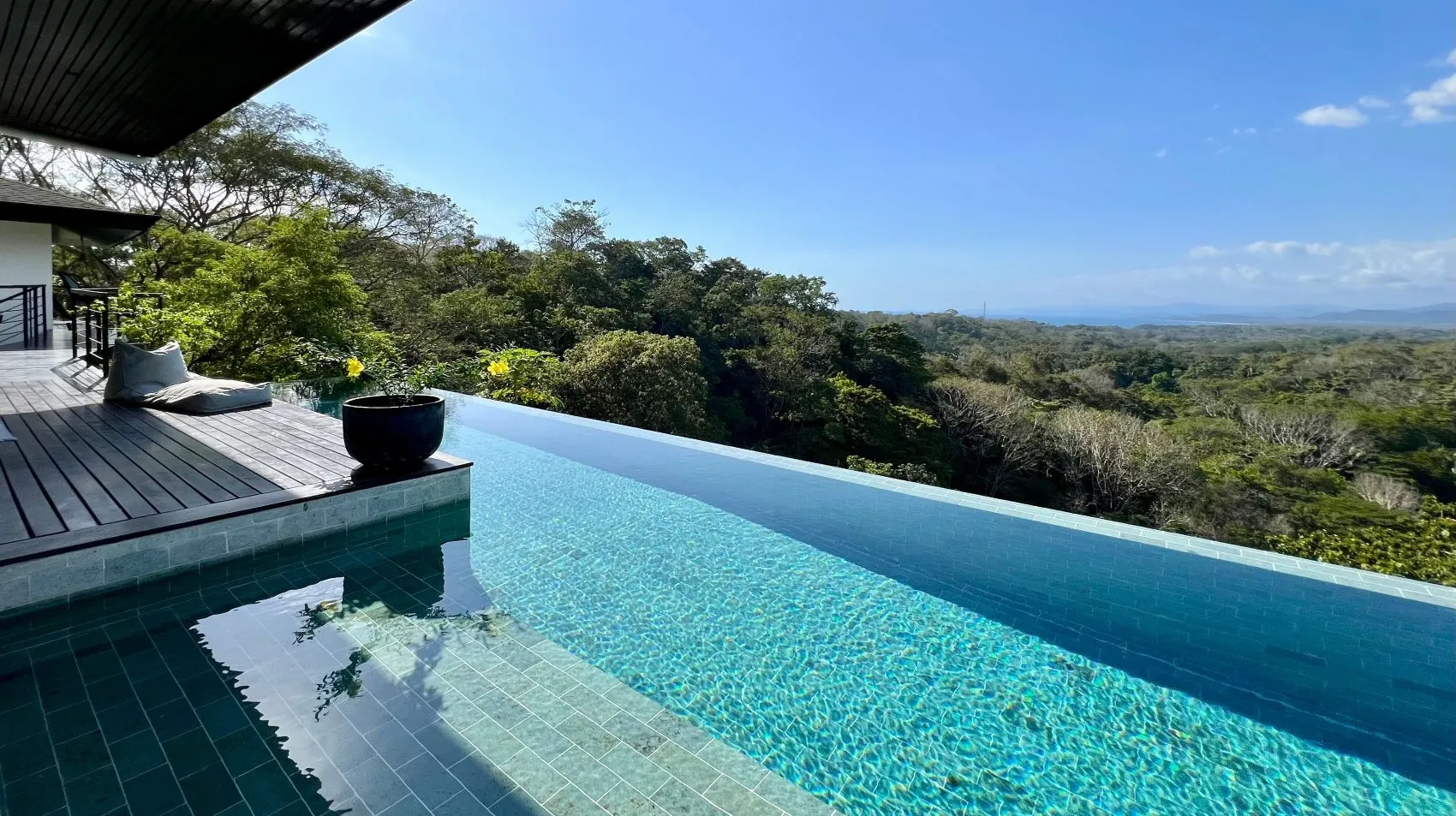 Luxurious 5 bedroom villa with pool and incredible views in Playa Hermosa Santa Teresa - image 5