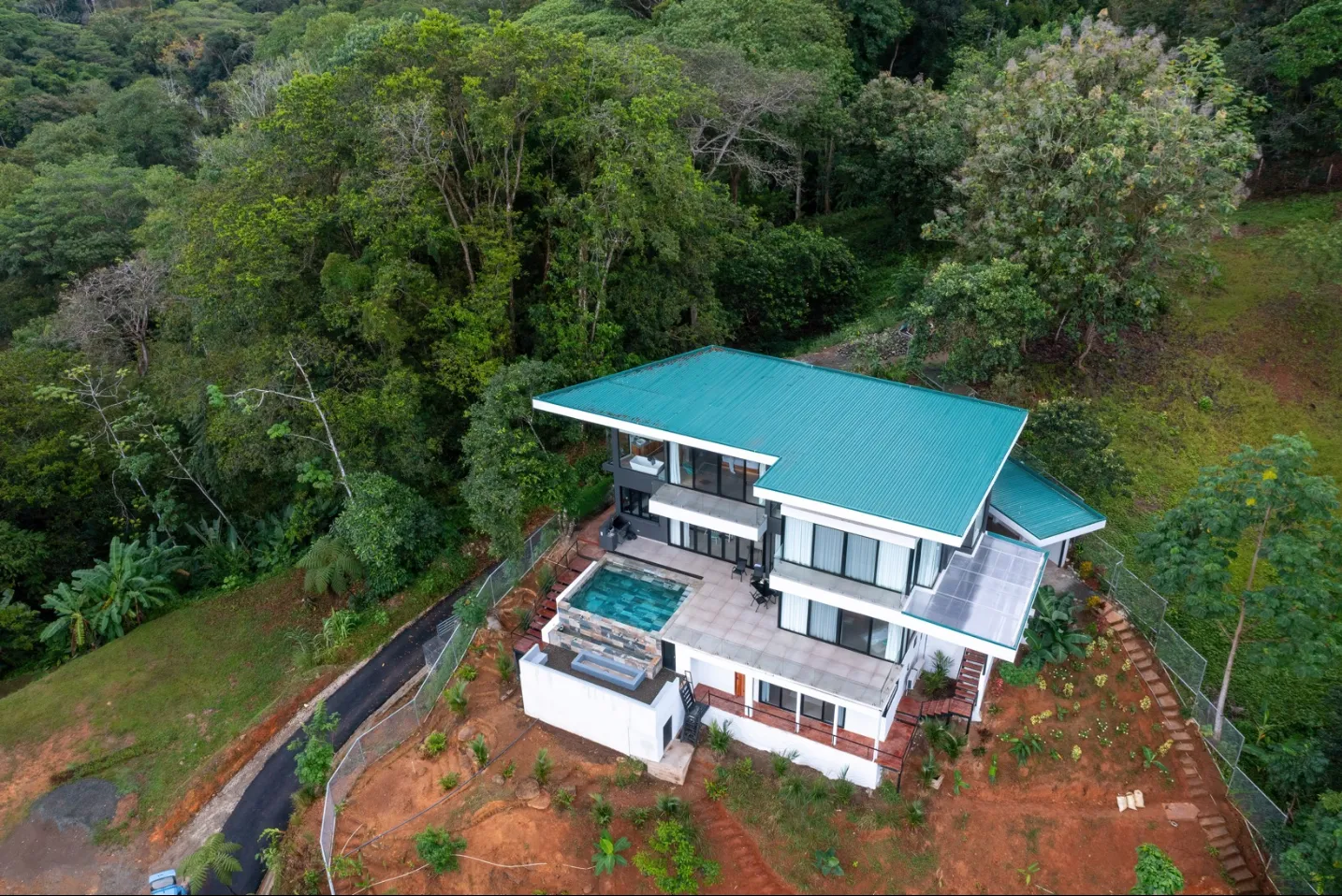 LUXURY INVESTMENT PROPERTY WITH STUNNING OCEAN VIEWS IN UVITA, PUNTARENAS - image 2
