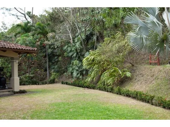 Venta Residencia Independiente Piedades Santa Ana - image 9