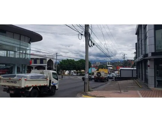 Prime Commercial Space in Escazú - Invest in San José - image 8