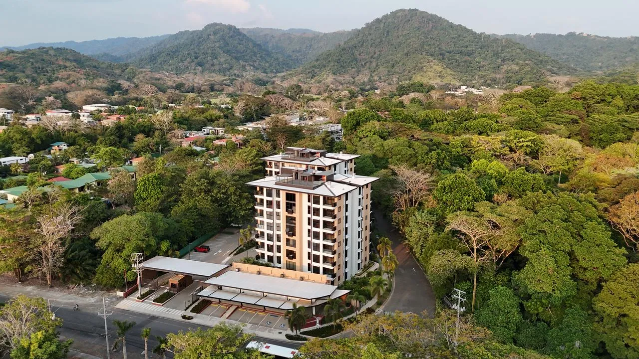 Exclusive Beachfront Condominium in Playa Jacó: Comfort, Security, and Breathtaking Views - image 8