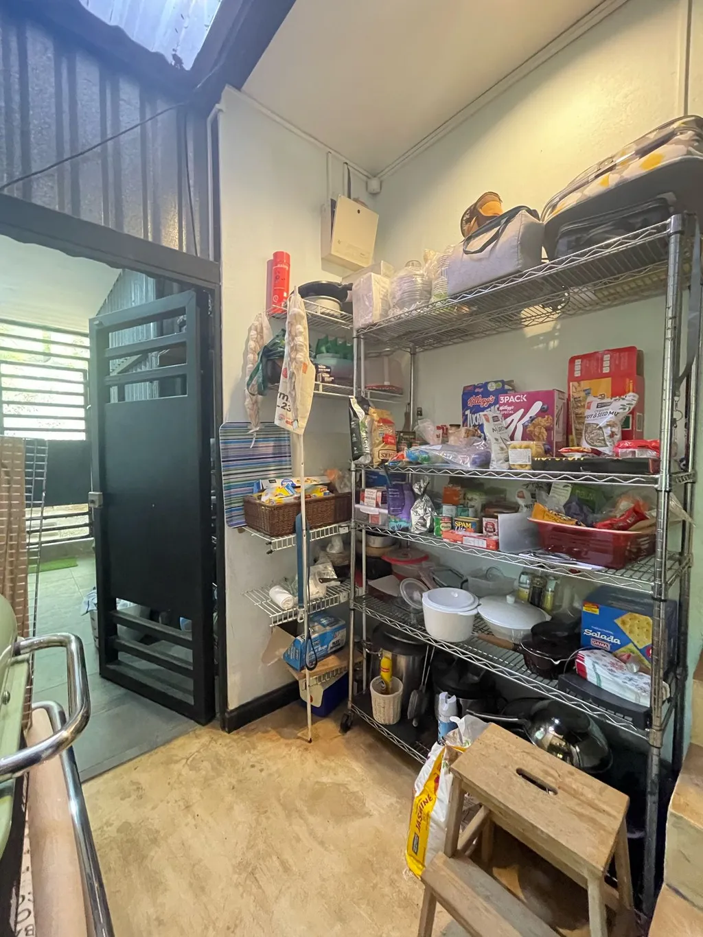 FOR SALE: Modern and Bright Home in Ciudad Colón, Surrounded by Nature - image 11
