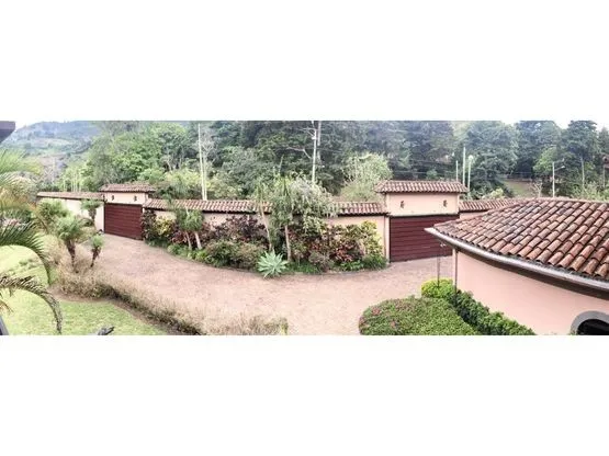 Luxury  4-Bed House in San Antonio de Escazú with Sprawling Gardens and Mountains Views - image 5