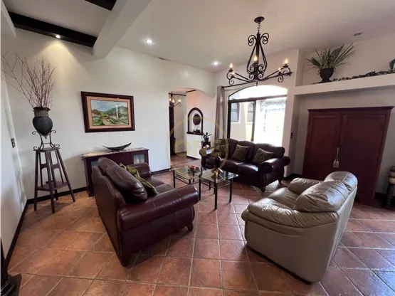 Elegant Residence in Alajuela - image 4