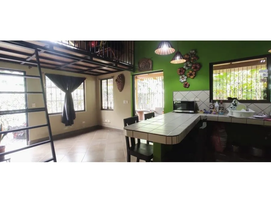 Beautiful House and a very nice and quiet area - image 9