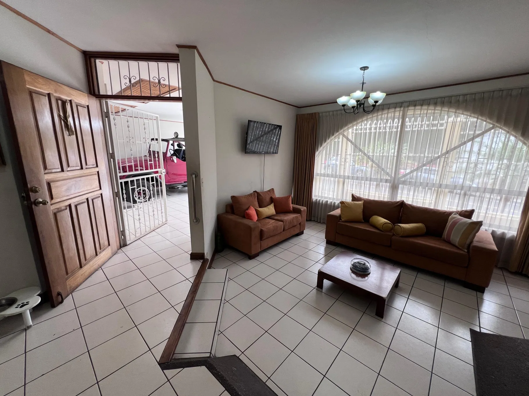 Sale / Nice House in Trejos Montealegre Residential, San Rafael, Escazu, San Jose - image 9