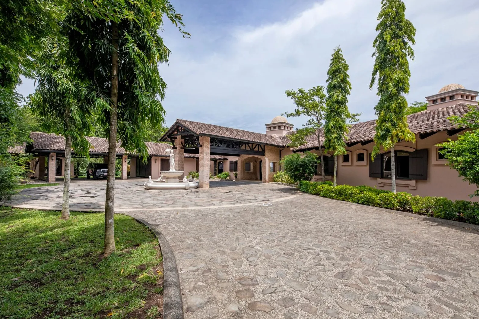 Tuscan-Style Luxury with Breathtaking Views, Privacy, and Sophistication - image 6