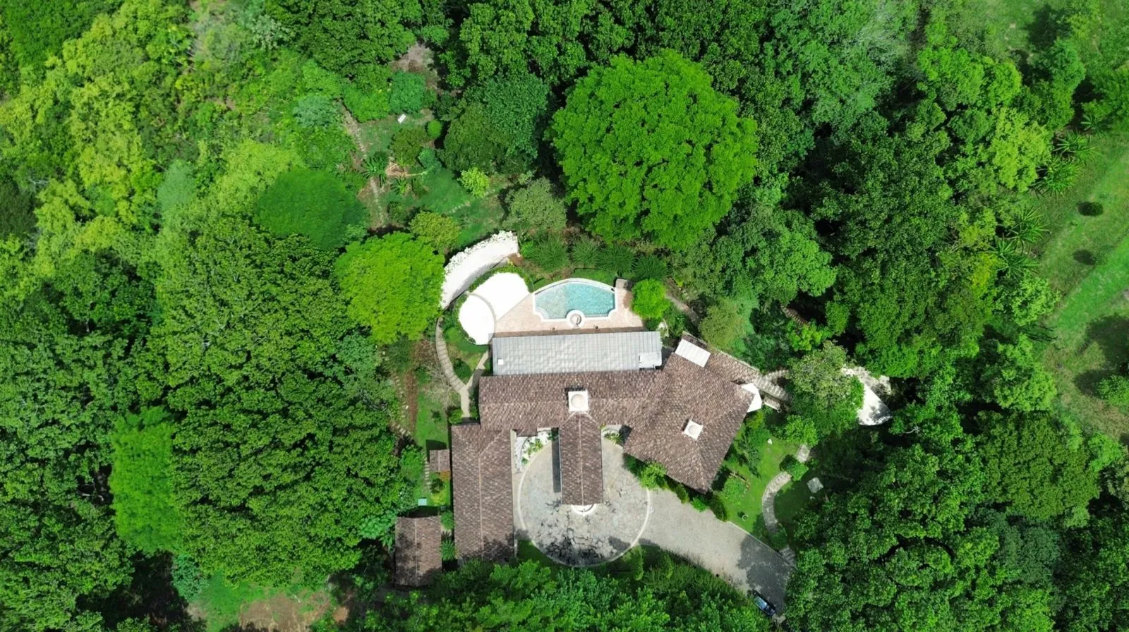 Tuscan-Style Luxury with Breathtaking Views, Privacy, and Sophistication - image 2