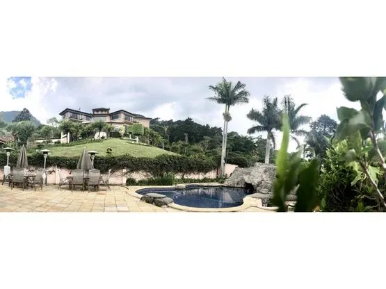 Luxury  4-Bed House in San Antonio de Escazú with Sprawling Gardens and Mountains Views - image 15