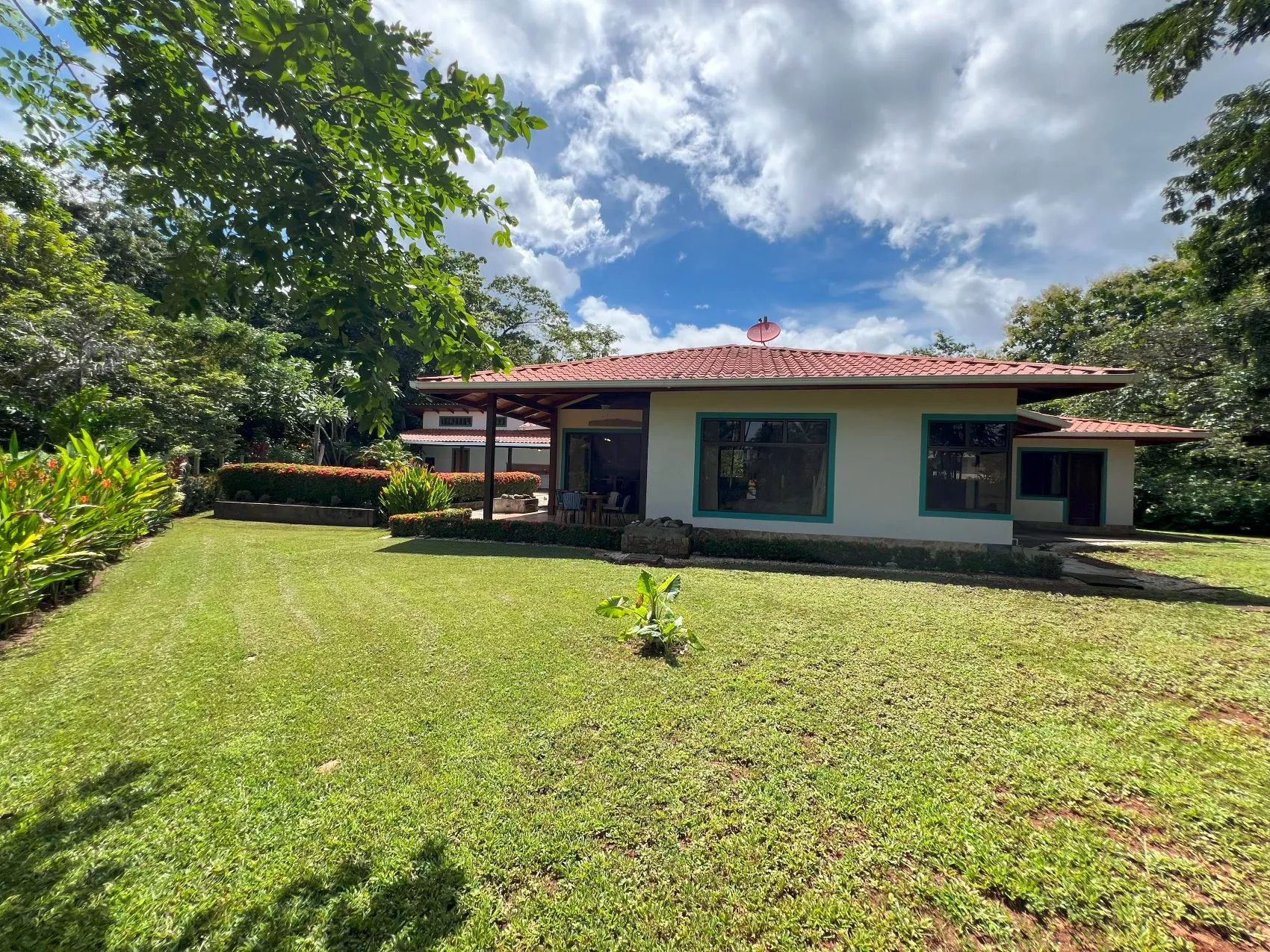 Charming 3-Bedroom, 3-Bathroom House with Pool Near Tango Mar – A Tropical Oasis - image 4