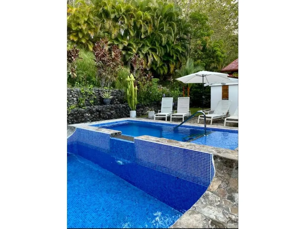 Charming 3-Bedroom House With An Incredible Pool - image 13