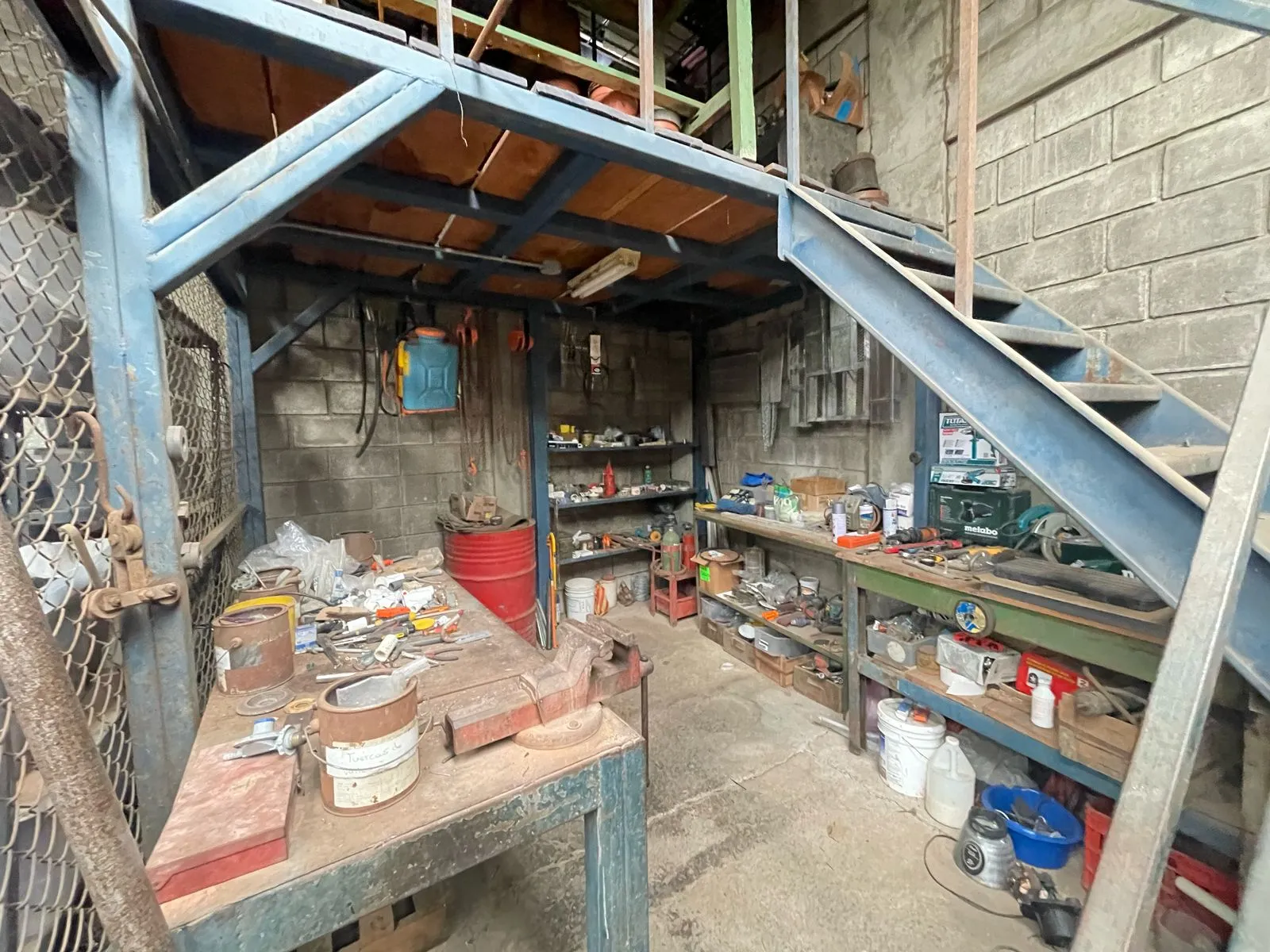 Warehouse and Mixed-Use Property for Sale in Desamparados - image 11