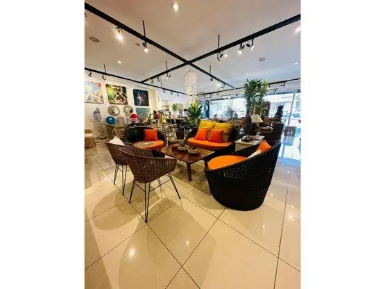 Prime Commercial Space in Escazú - Invest in San José - image 2