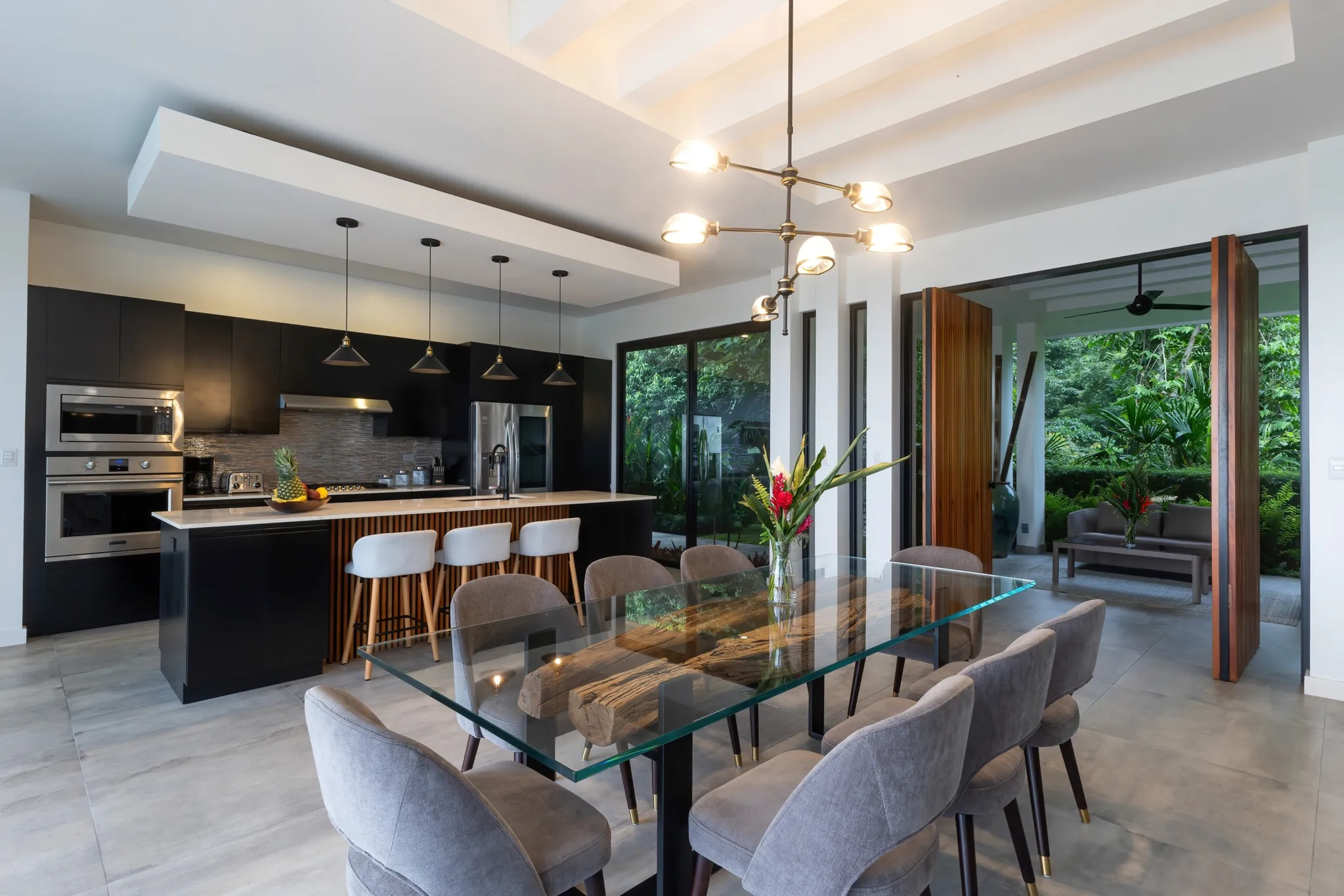 ELEGANT HOUSE WITH OCEAN & JUNGLE VIEWS IN OJOCHAL, COSTA RICA - image 9