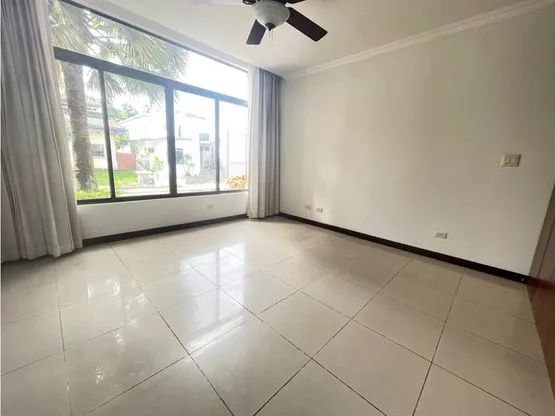 For Sale: Investment house in exclusive Gated Community in Santa Ana - image 13