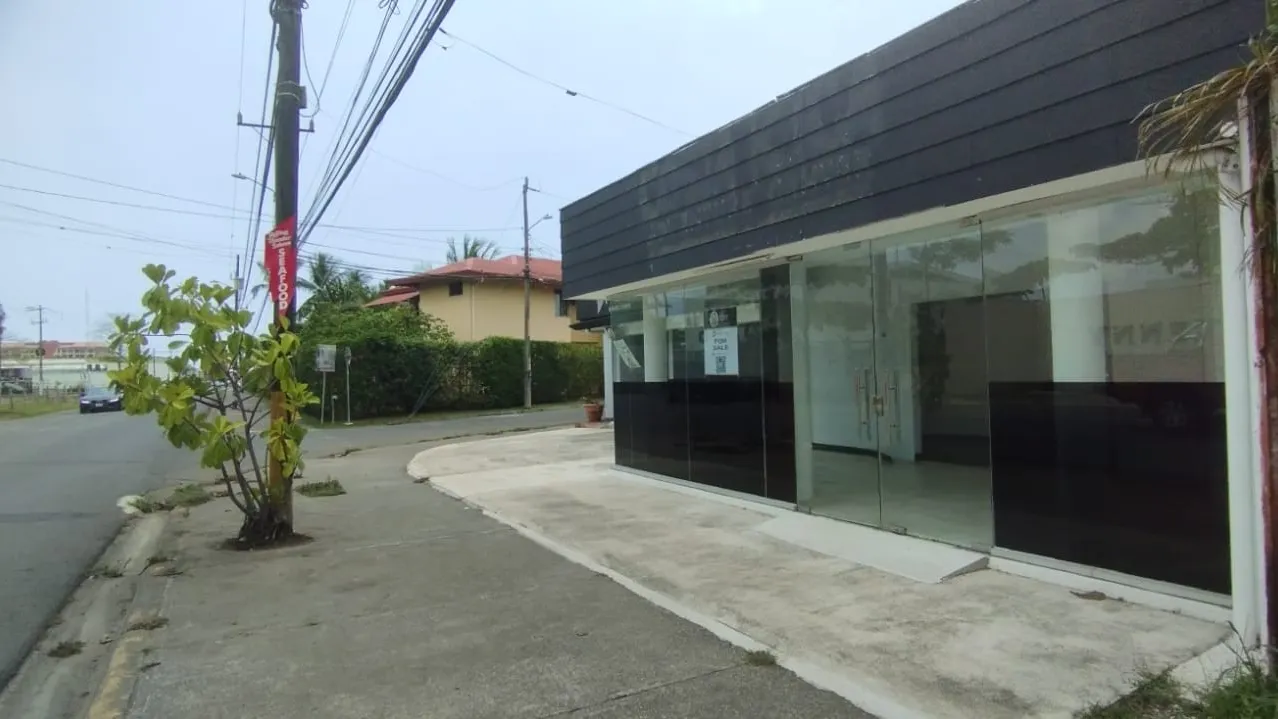 Prime Corner Commercial Building in Jaco - image 2