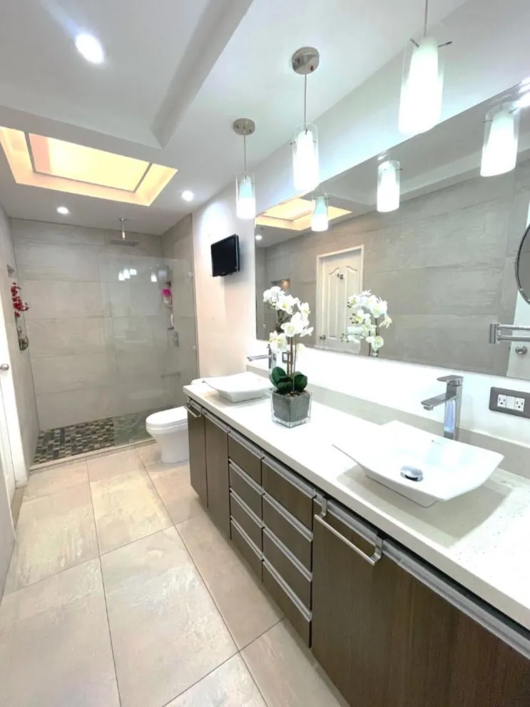 Beautiful Single-Level Home in Escazú - image 5