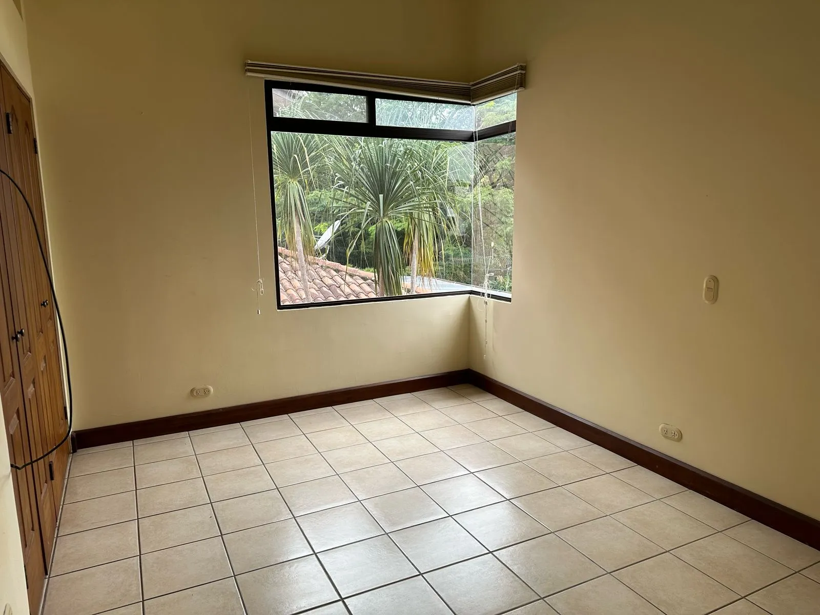 3-Bed Home Town House for rent in Condominium in Santa Ana - image 9