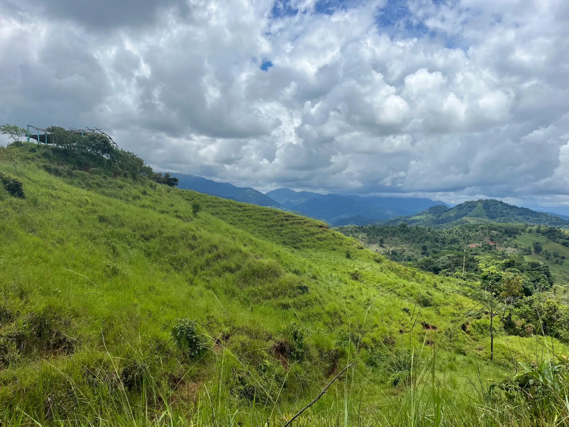  Spectacular Ecological Mountain Farm in Bijagual - image 3