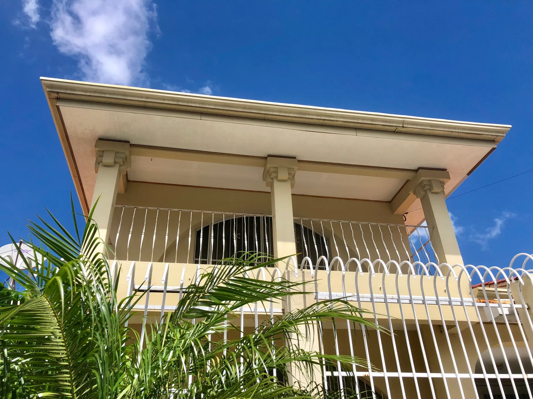 Sale / Nice House in Trejos Montealegre Residential, San Rafael, Escazu, San Jose - image 2