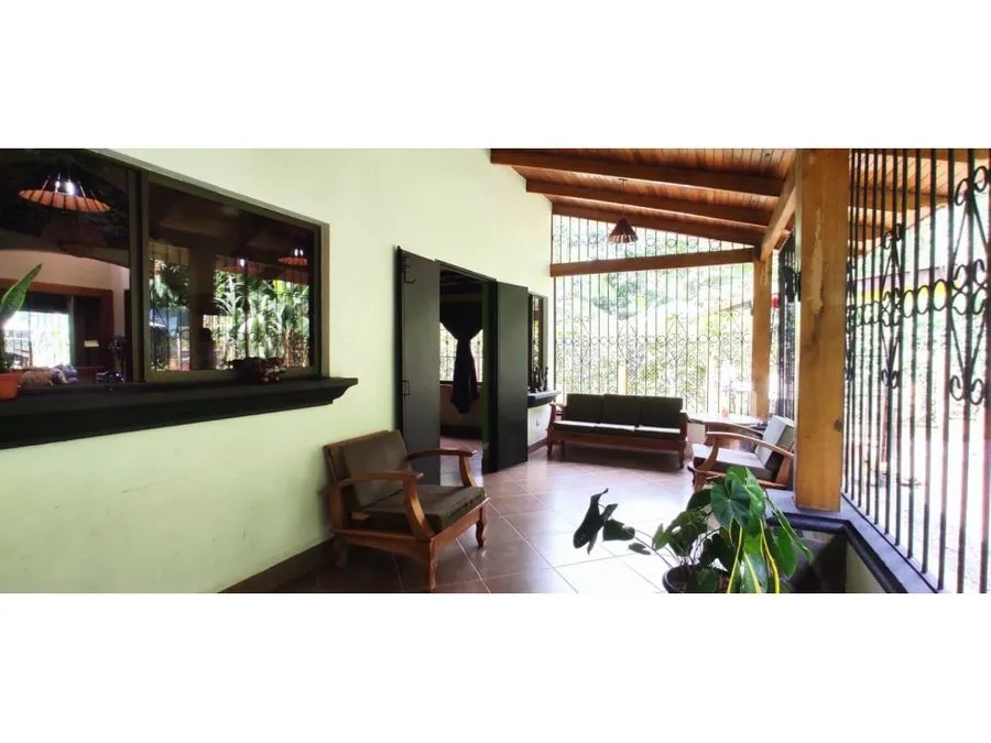 Beautiful House and a very nice and quiet area - image 8