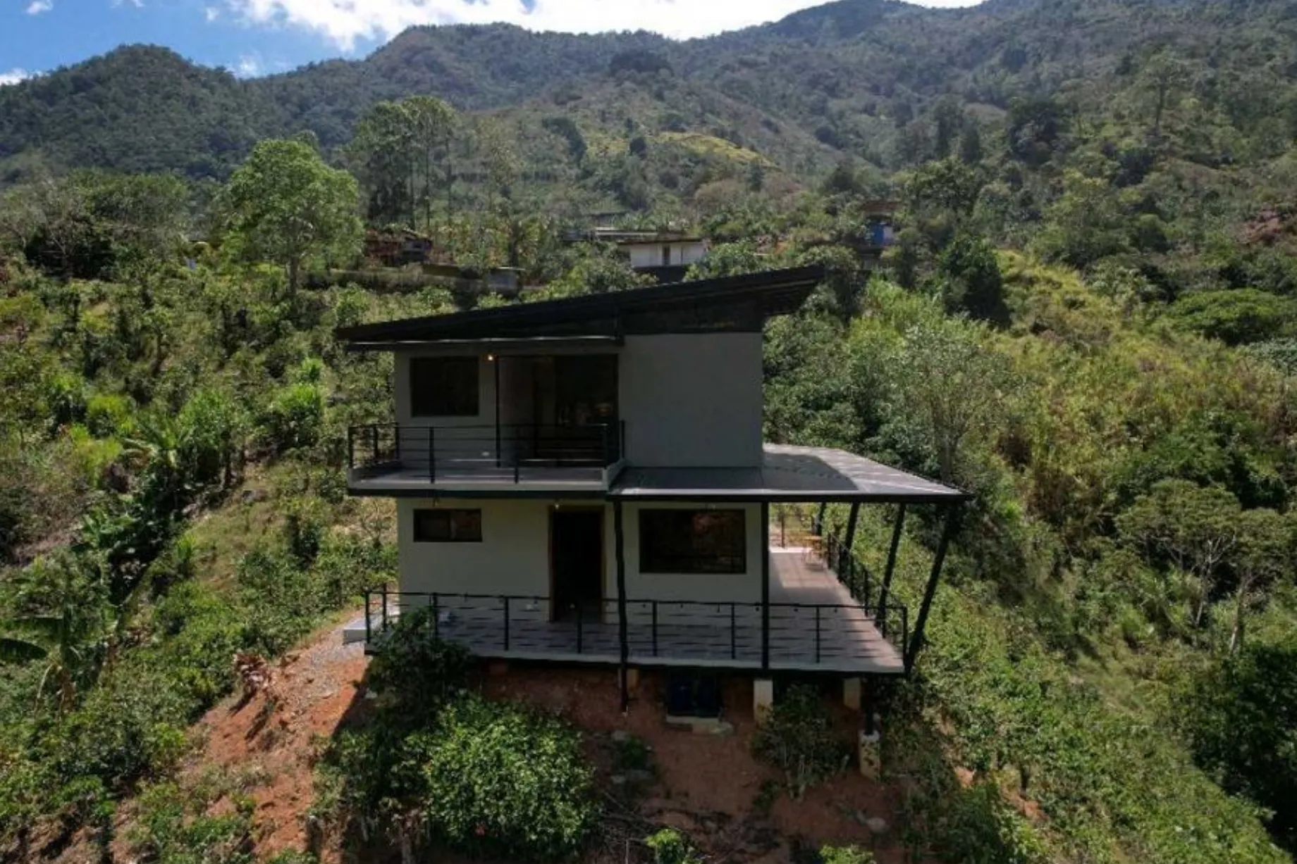 MODERN COUNTRY HOUSE WITH GUEST COTTAGE AMIDST A COFFEE PLANTATION - image 2