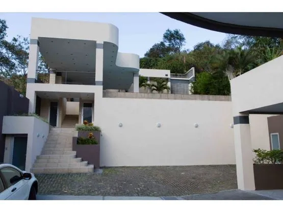 CASA EN POZOS DE SANTA ANA CON VISTAS ESPECTACULARES EN VENTA - image 8