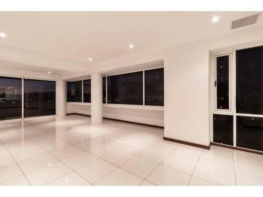 Luxury 3-Bedroom Penthouse in Escazú, San José - image 14