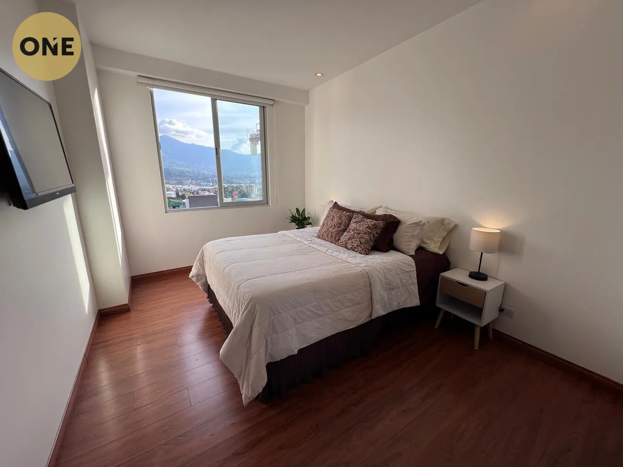 Great Investment Opportunity in the Exclusive La Nunciatura Area! - image 14