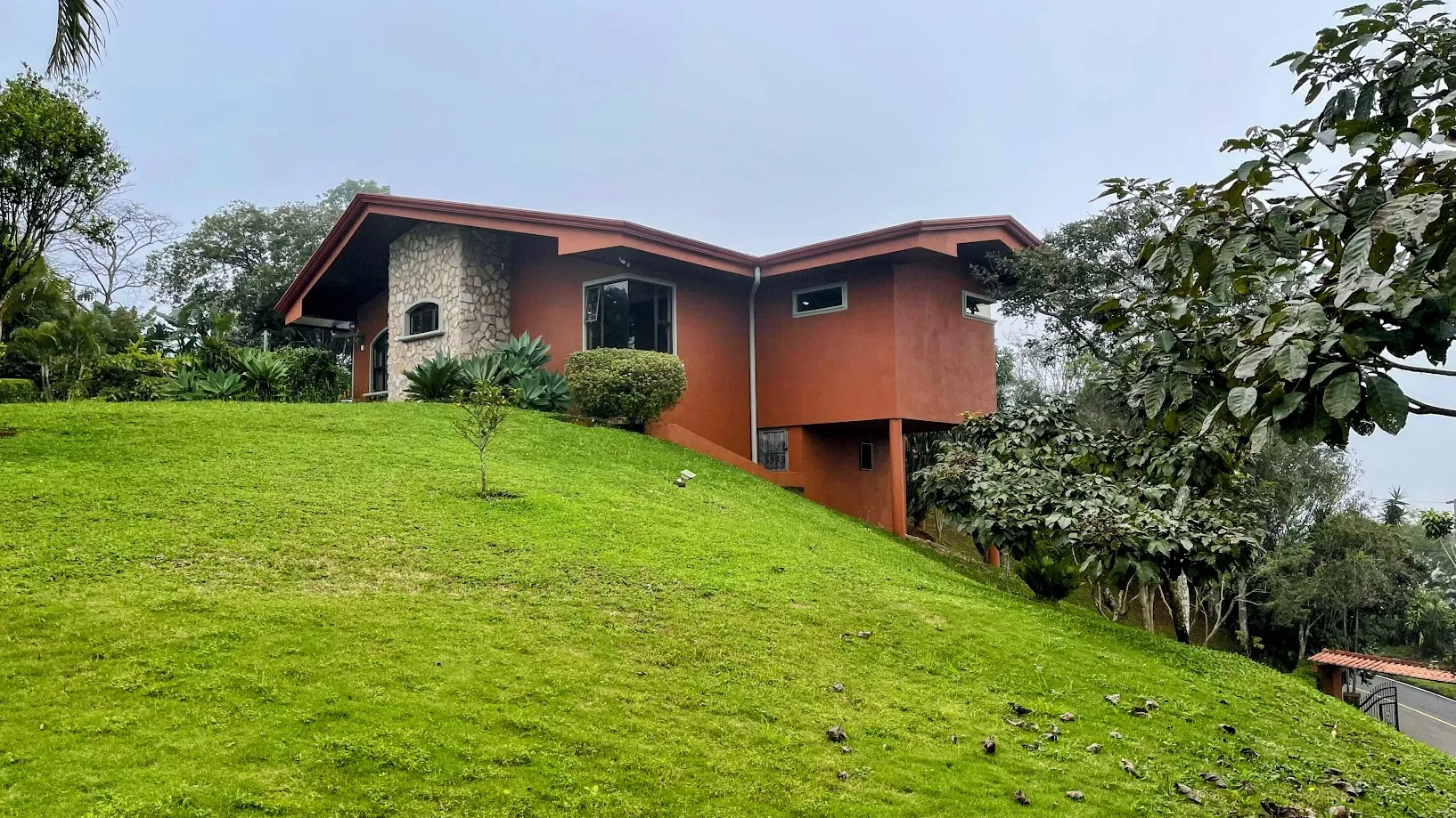 CHALET- STYLE HOME WITH SCENIC VIEWS – SAN PEDRO, SAN RAMON - image 9