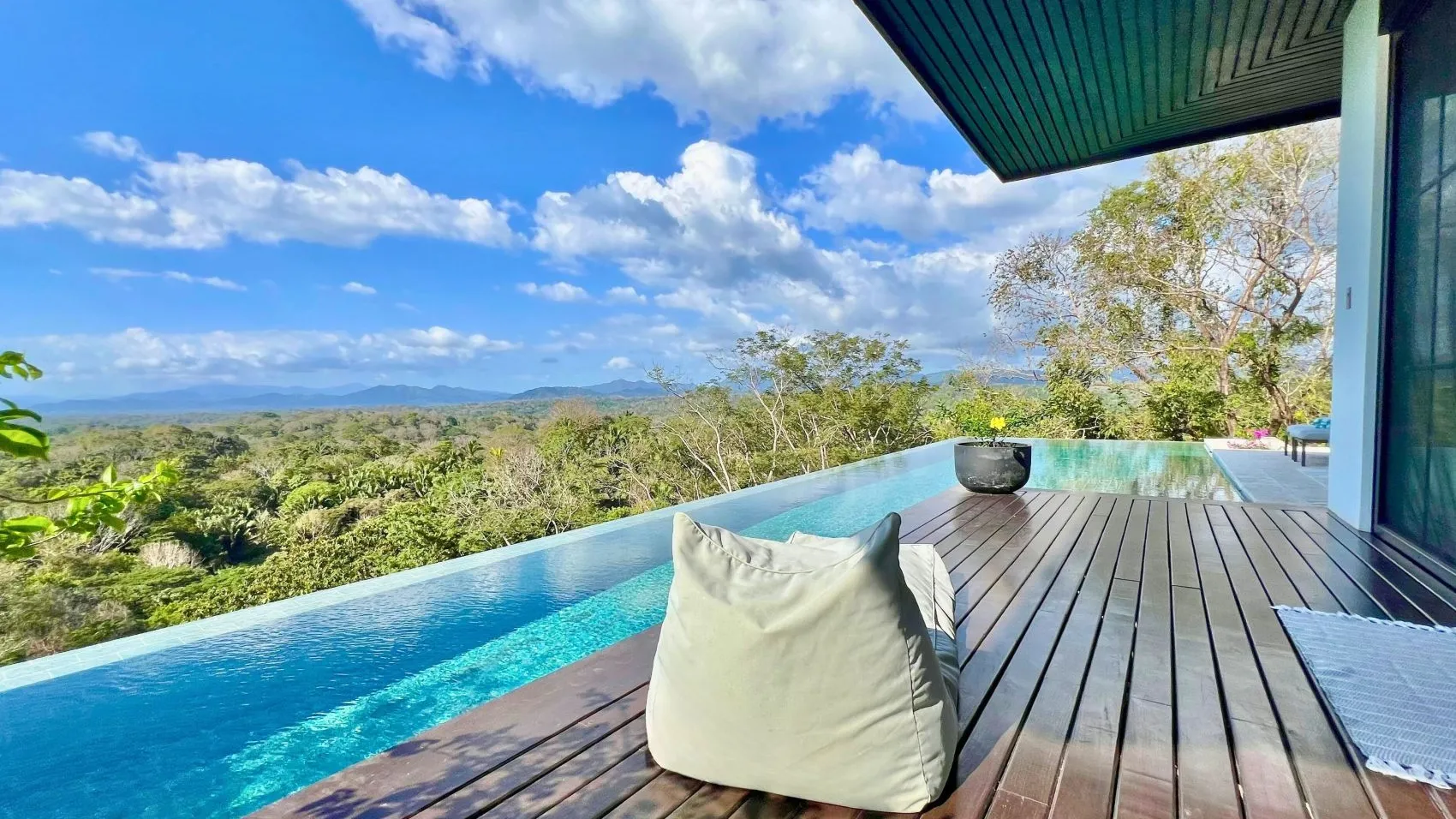 Luxurious 5 bedroom villa with pool and incredible views in Playa Hermosa Santa Teresa - image 4