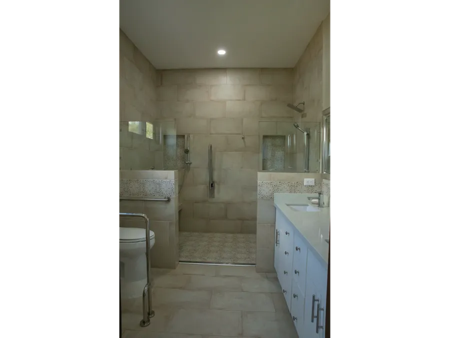 For Sale: Exclusive Luxury Residence in Gated Community – Santa Ana - image 14
