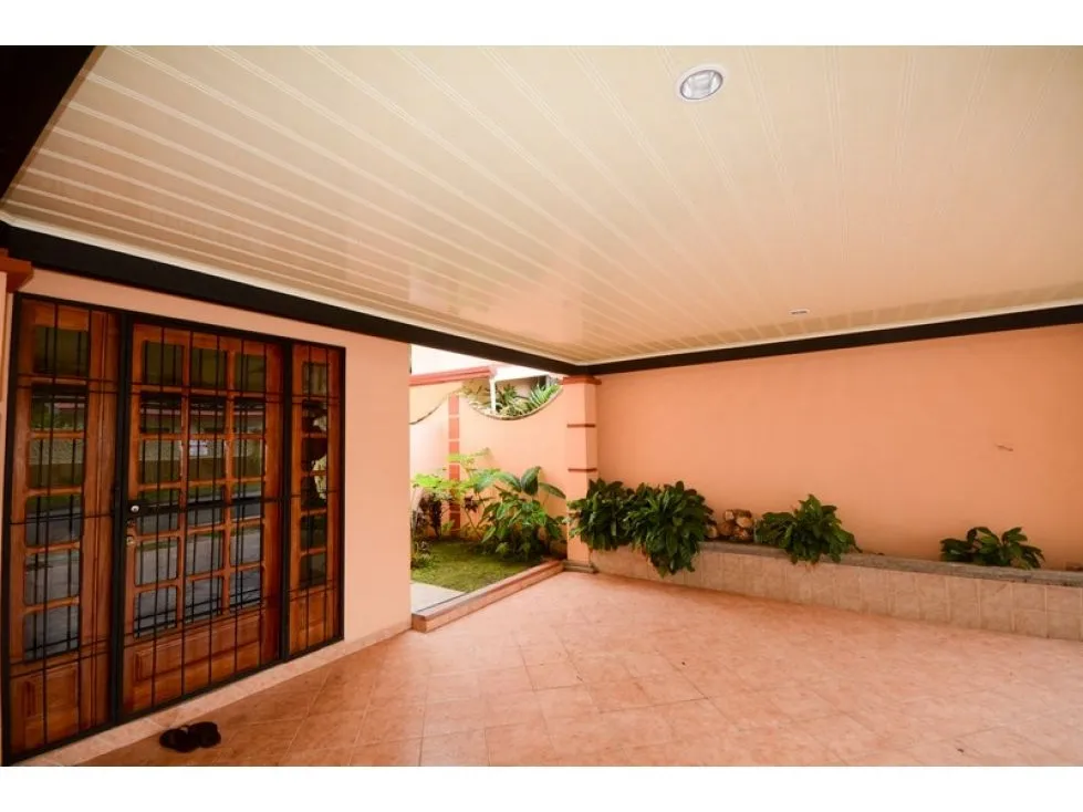 Beautiful House for Sale in Jaco Town - image 3