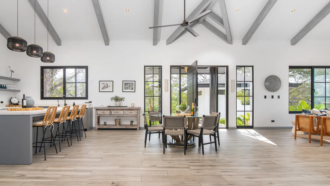 Luxurious 5 bedroom villa with pool and incredible views in Playa Hermosa Santa Teresa - image 10