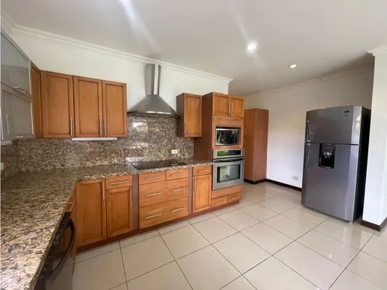 For Sale: Investment house in exclusive Gated Community in Santa Ana - image 5