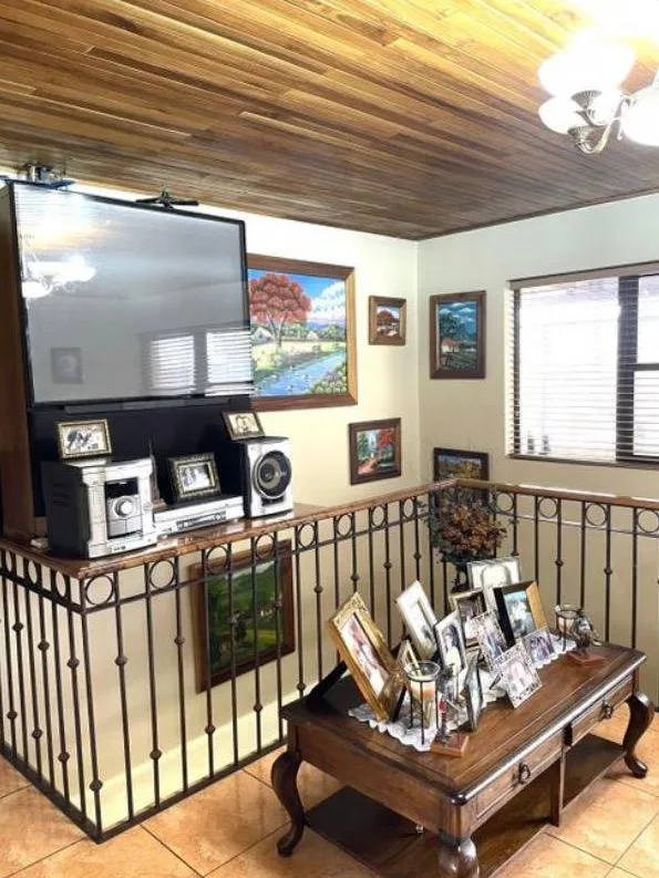 Sale / Interesting Property, (House and Apartments), La Uruca, San Jose - image 6
