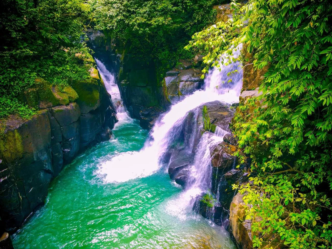  Incredible Ecological Property with 4 Spectacular Waterfalls - image 4