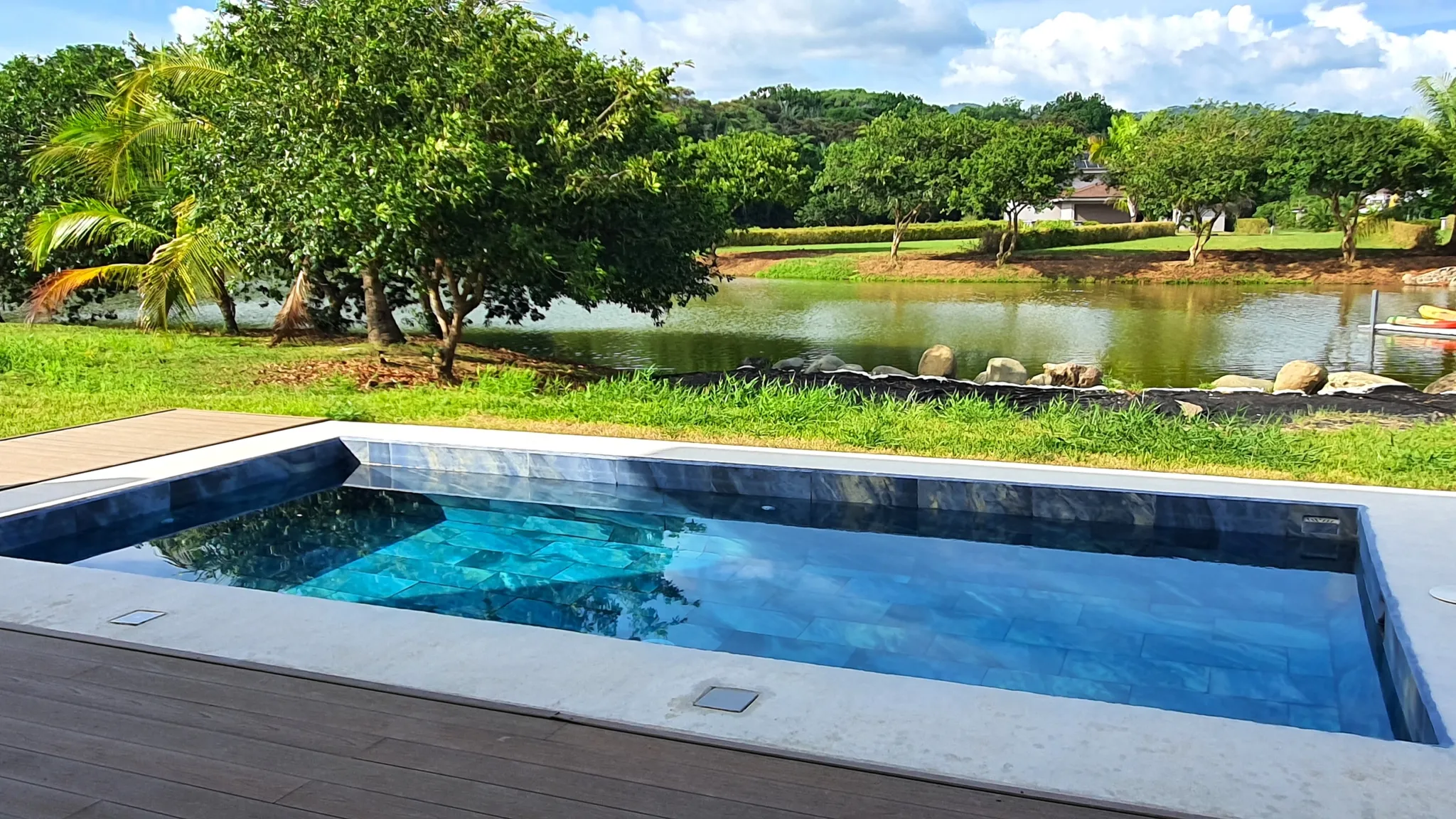 Mistico!!! Exquisite Lake Waterfront property with private pool! Close to the beach. - image 4