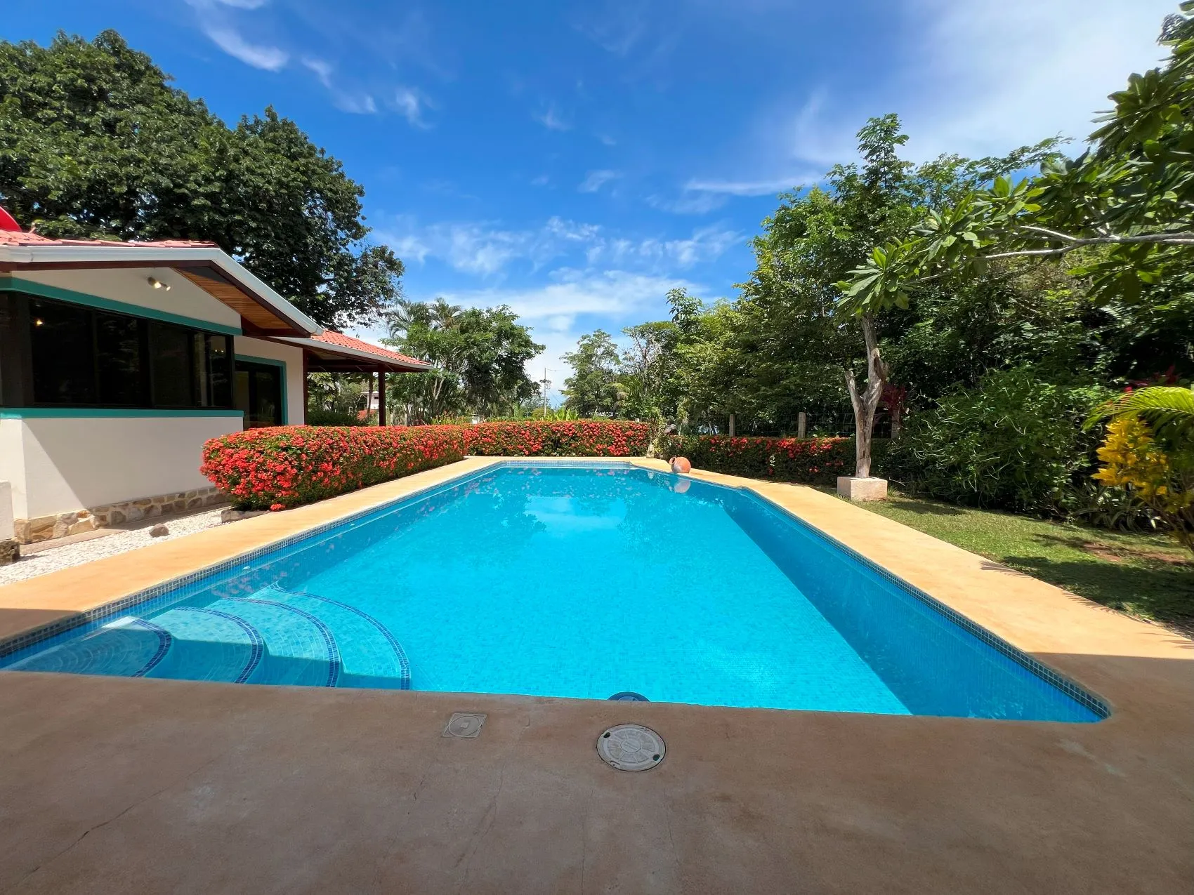 Charming 3-Bedroom, 3-Bathroom House with Pool Near Tango Mar – A Tropical Oasis - image 2