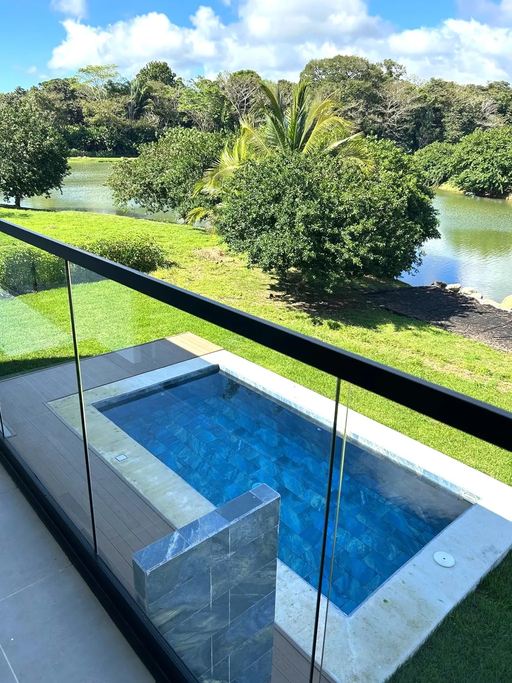 Mistico!!! Exquisite Lake Waterfront property with private pool! Close to the beach. - image 9