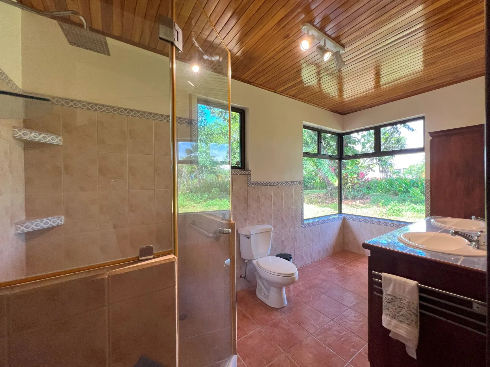 Charming 3-Bedroom, 3-Bathroom House with Pool Near Tango Mar – A Tropical Oasis - image 15