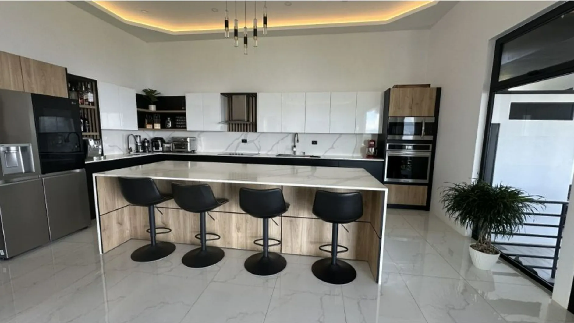 MODERN & ELEGANT HOUSE WITH CITY VIEW IN PEREZ ZELEDON, COSTA RICA - image 13