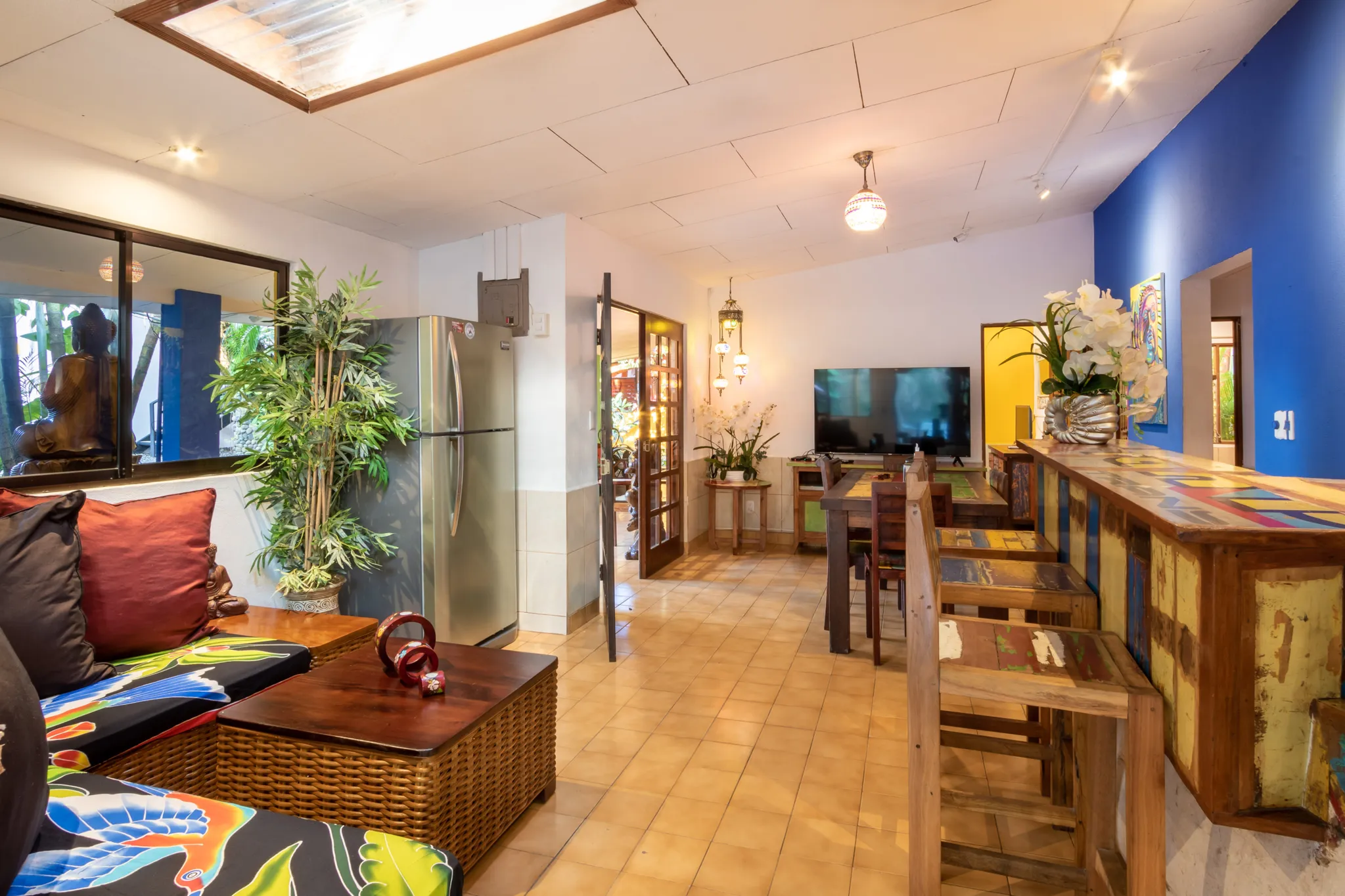 Budha House, Your Hotel and Comercial in the Heart of Jaco Main Street - image 9